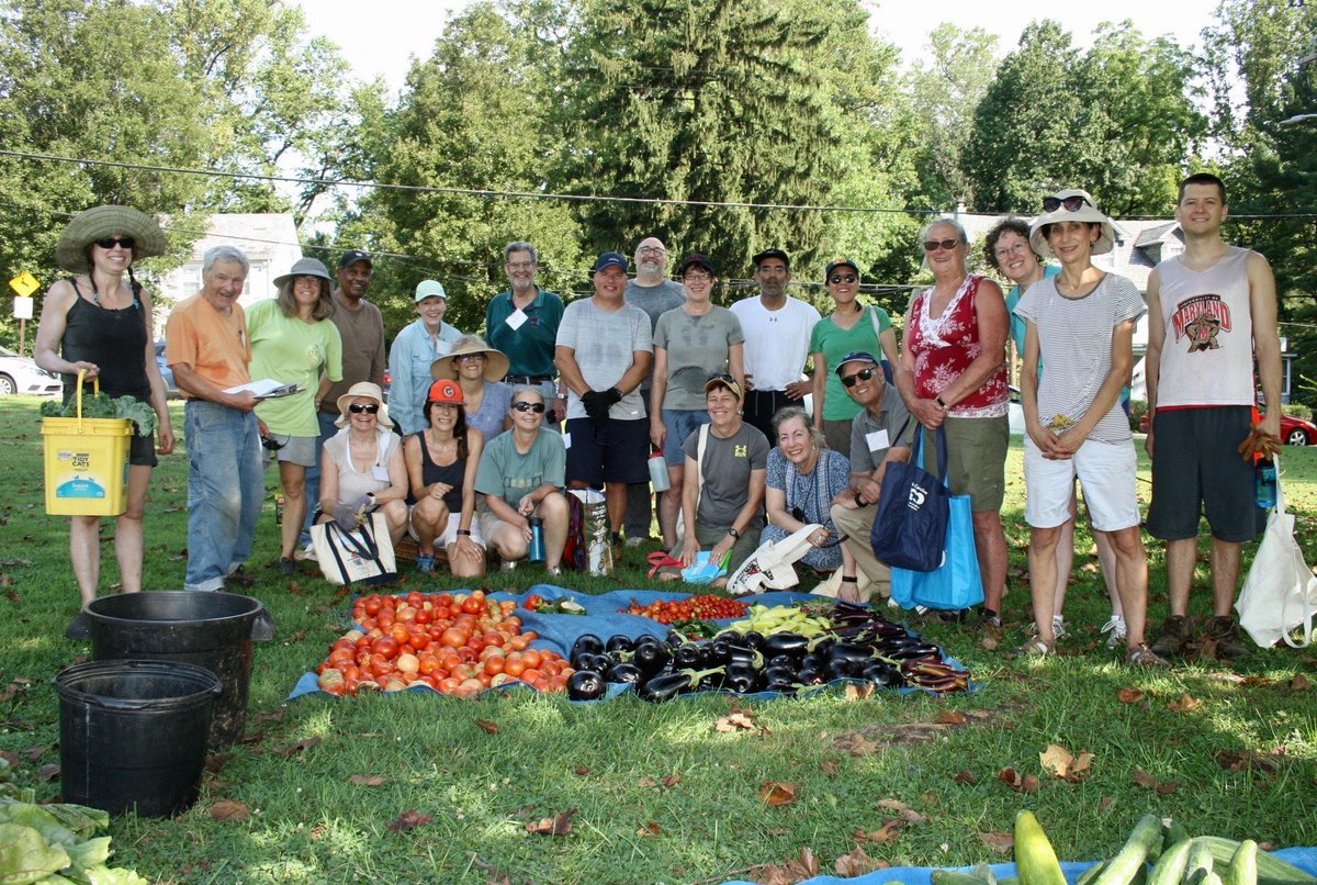 #BaltimoreRATS (B'More's Responsible Adults Transcending Sophistry) from the Mt. Washington Garden Club shown with part of their harvest, half of which goes weekly to Our Daily Bread. Kudos to <a href="/RepCummings/">Elijah E. Cummings</a> and <a href="/BaltimoreMayor/">Baltimore Mayor</a>!