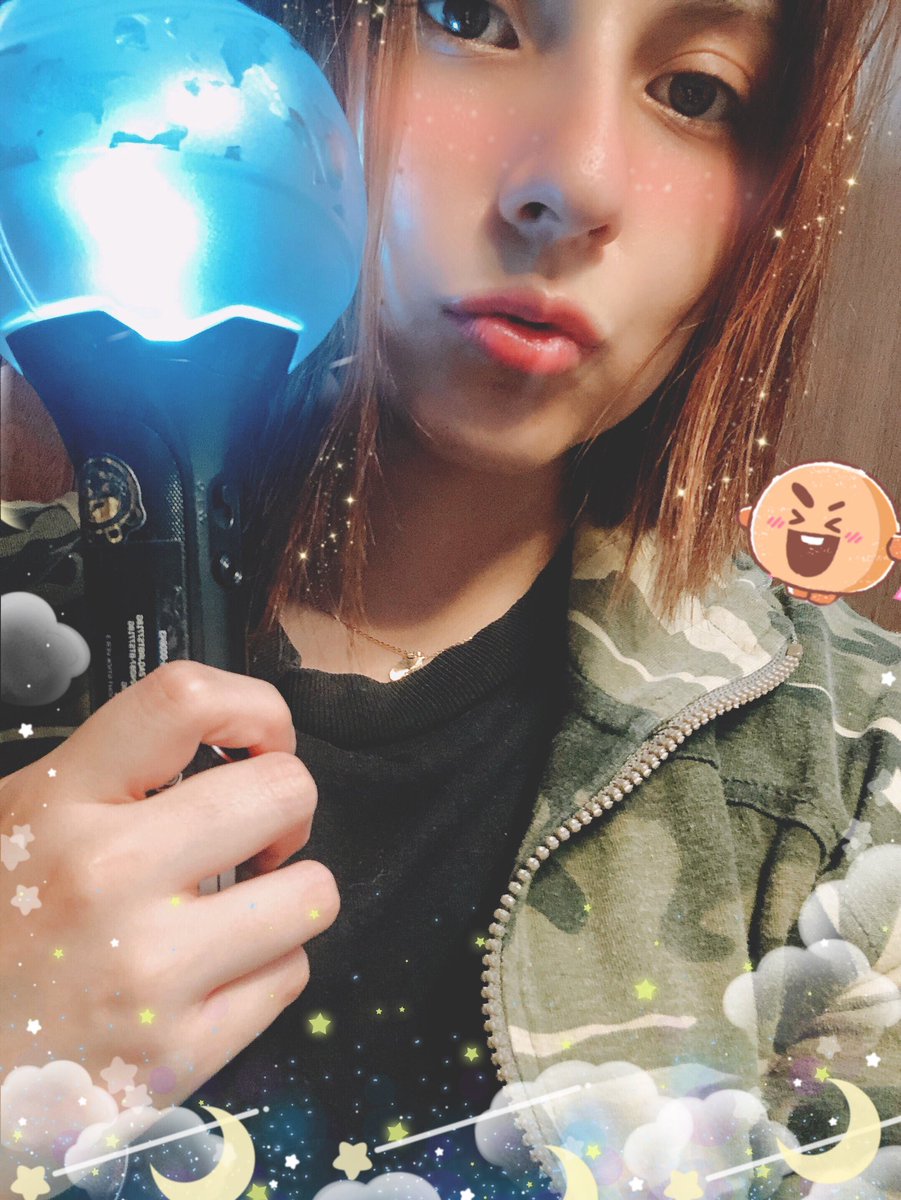 KimSteph5's tweet photo. #YOONGI was right, the ARMY🔎 makes a pretty awesome selfie light! :) 💓
@BTS_twt #ARMYSelcaDay #ARSD https://t.co/RRAY2Pu4O2