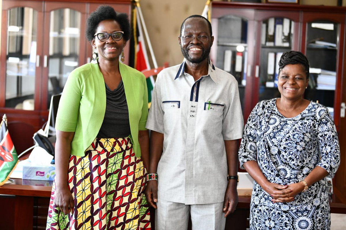 FirstLadyMKN's tweet photo. @CFLA2017 has partnered with @Roche, @Women4Cancer and Africa Cancer Foundation to fight cancer through EMPOWER project that seeks to contribute to prevention, early diagnosis, treatment and education of women in the community on cervical and  breast cancer. @KisumuCountyKE https://t.co/MeO2NfmM4z