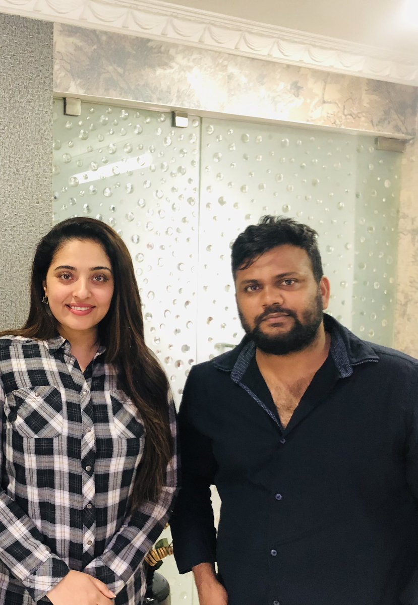satham54965823's tweet photo. Finally my dream come true @mumosweetz from Sri Lanka 🇱🇰 @giazahmed @RadhikaRajyasri @DurgadeviDurga6 @NGal29 @uduman4luv @Kumari12349493 @Vidhish80198558 @velunaicker2 @Sivakum02166271 @sushmitha03_ @meena190980 @MuzaqirRahman @mumtaz_forever @Prabhasaran1 @da_mumtaz @Jay5877026 https://t.co/AFJ63z80ub