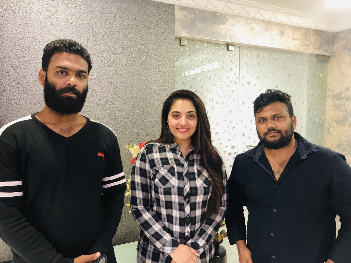 satham54965823's tweet photo. Finally my dream come true @mumosweetz from Sri Lanka 🇱🇰 @giazahmed @RadhikaRajyasri @DurgadeviDurga6 @NGal29 @uduman4luv @Kumari12349493 @Vidhish80198558 @velunaicker2 @Sivakum02166271 @sushmitha03_ @meena190980 @MuzaqirRahman @mumtaz_forever @Prabhasaran1 @da_mumtaz @Jay5877026 https://t.co/AFJ63z80ub