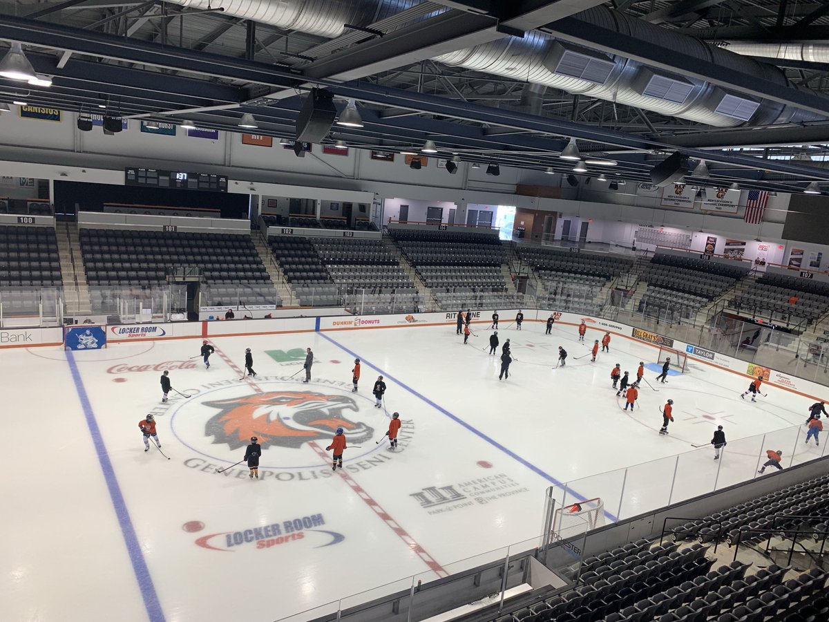 RITArenas's tweet image. Looks like we have some future Tigers on the ice... #campweek #RIT #RITtigers