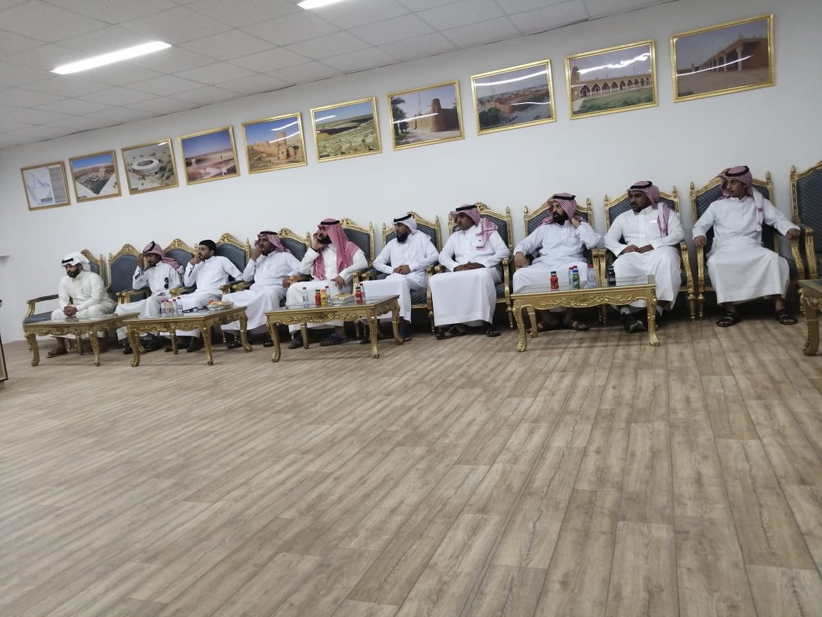 📌| #التضامن 💛💚❤️

عُقِد بمقر #نادي_التضامن مساء اليوم الإثنين إجتماعاً بين رؤساء فرق حواري محافظة #رفحاء وماجاورها مع رئيس نادي #التضامن الأستاذ وطبان بن فاضل التمياط.
ولخّص الاجتماع الى تكوين علاقة متينة ومترابطة بين النادي وفرق الحواري بما يخدم مصالح النادي ورياضة المحافظة