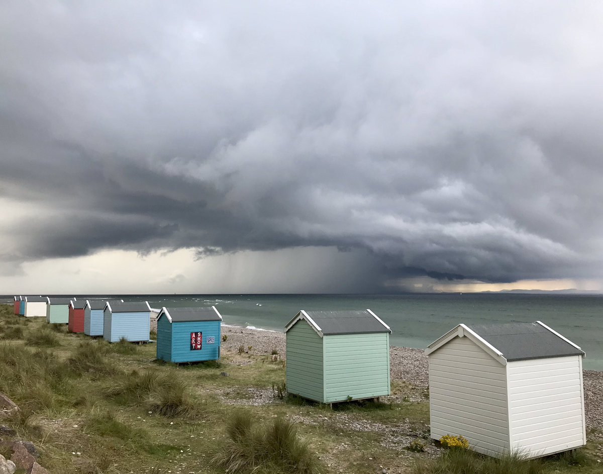 mtnsofscotland's tweet photo. Current thunderstorm at Findhorn #StormHour https://t.co/HSEViFFPgI