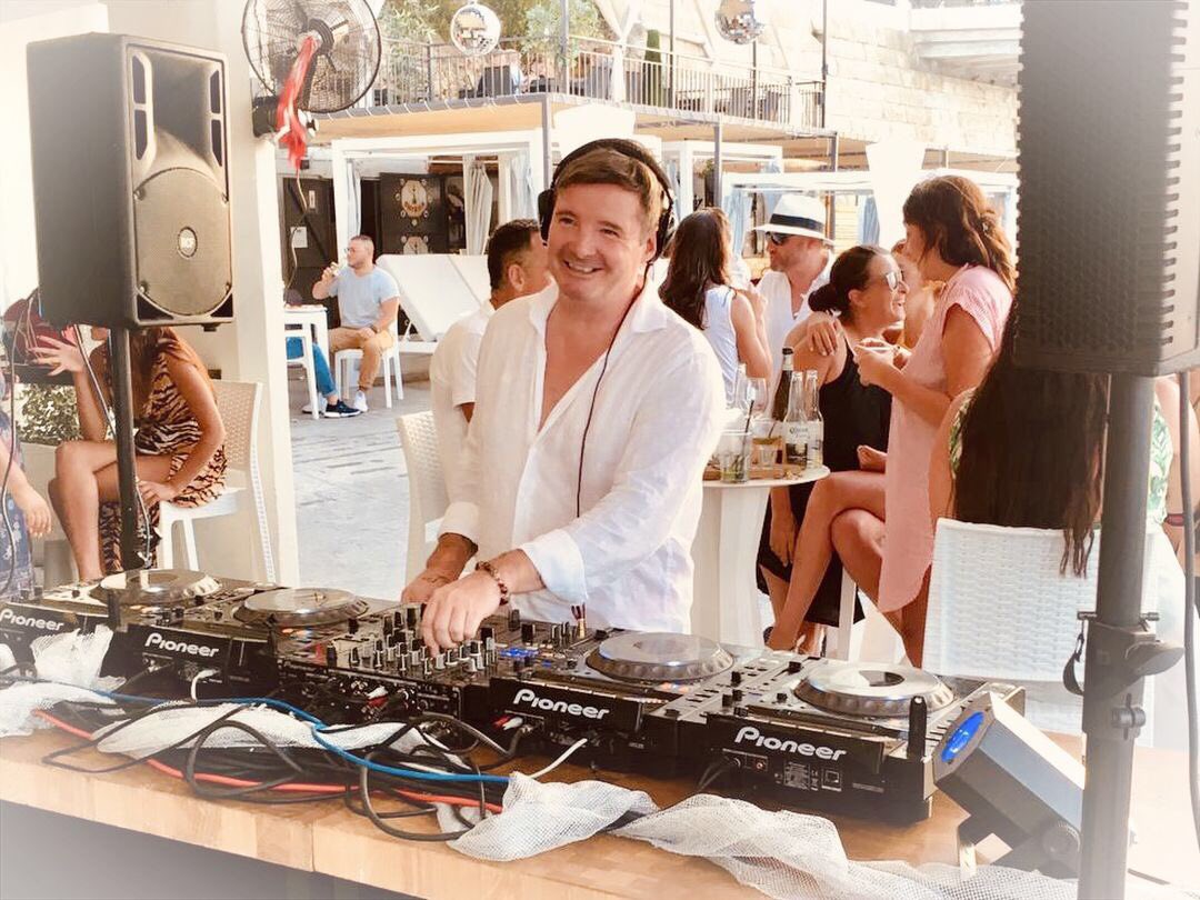 MaltaPure's tweet photo. Fridays at Surfside Beach Club - Malta are pretty cool, great place for your Friday night office party. #purelovemalta #purelove #80s #90s #ibizaclassics #sliema #malta #malta🇲🇹  #🇲🇹 https://t.co/9sr6dXlDFQ