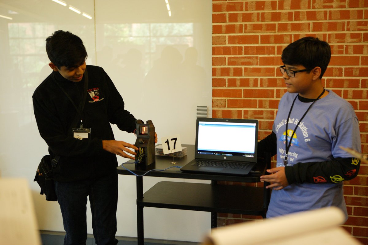 SoHacks's tweet image. Thanks to everyone who came out this past weekend! We had so much fun! :)

photo credit: Christopher Tobar / 210 Sports Photos