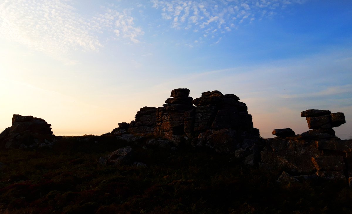 The area around the dramatic rock outcrop of Carn Kenidjack is particularly rich in prehistory, even by  #Penwith standards. I've been wondering about it being the focal point of a processional route similar to Carn Galver mentioned above.   #PrehistoryOfPenwith