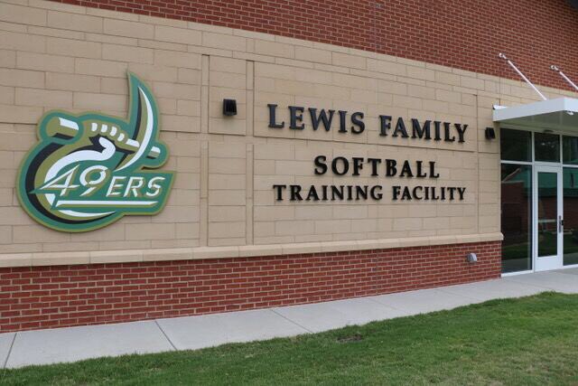 CharlotteSB's tweet photo. ‼️Camp link available now‼️
⬇️
https://t.co/X7h5m5Nzv1
•August 23rd: Add on hitting camp
6-8pm
•August 24th: Elite Skill Prospect Camp 10am-6pm

Join us for the very first @ashleychastain softball camp in our brand new indoor facility!! https://t.co/1dDKgJOxnk