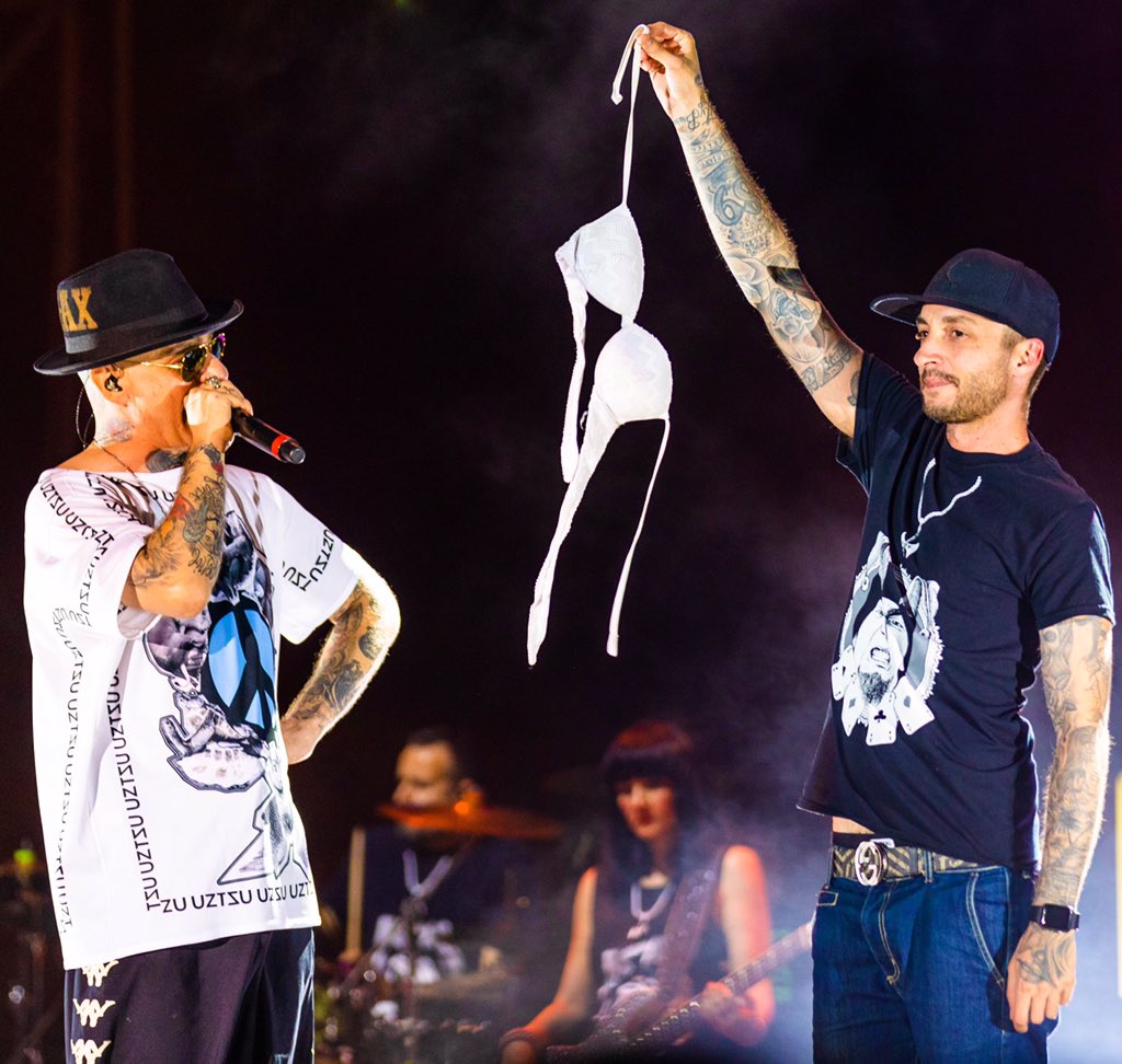 Oggi è il tuo compleanno! 🥳🎉
Ormai siamo amici da quasi 25 anni e lavoriamo insieme da un bel po’, in passato ne abbiamo combinate di tutti i colori... 😅😂 fiero di lavorare con il num.1 💪🏻 Auguri di ❤️ <a href="/jaxofficial/">J-Ax</a>