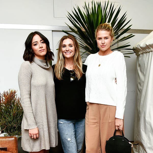 📷 | saraholsenonline via ig: “#tbt to 2016 and the MADEWELL Celebrates the Holidays event with Sarah, Chloe and Bre

#sarahwrightolsen #sarahwright #saraholsen #swrightolsen #chloebennet #breblair #madewell #everydaymadewell”