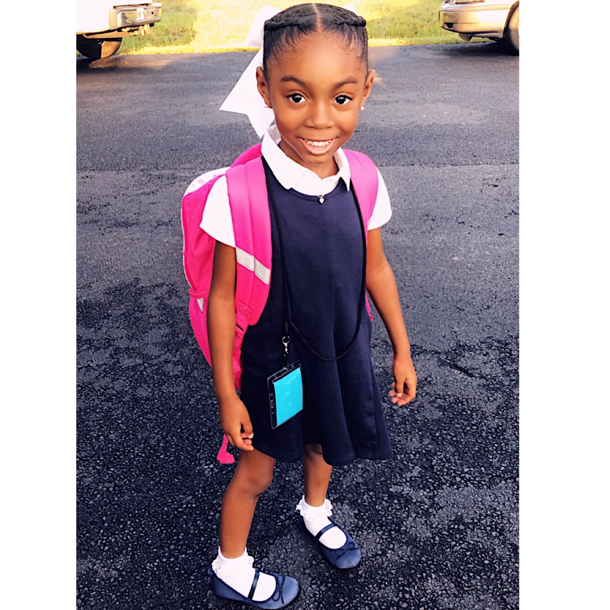 TeLayja's tweet photo. It’s my 1st day of Kindergarten!! 🤗🎉 https://t.co/MZkjpJey5F
