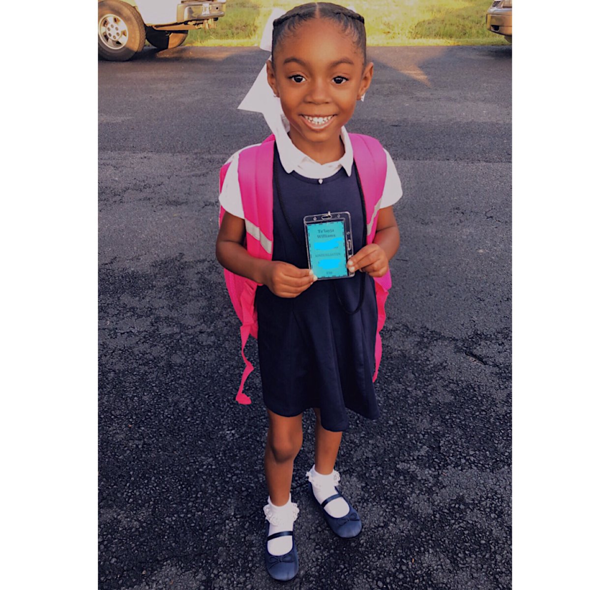 TeLayja's tweet photo. It’s my 1st day of Kindergarten!! 🤗🎉 https://t.co/MZkjpJey5F
