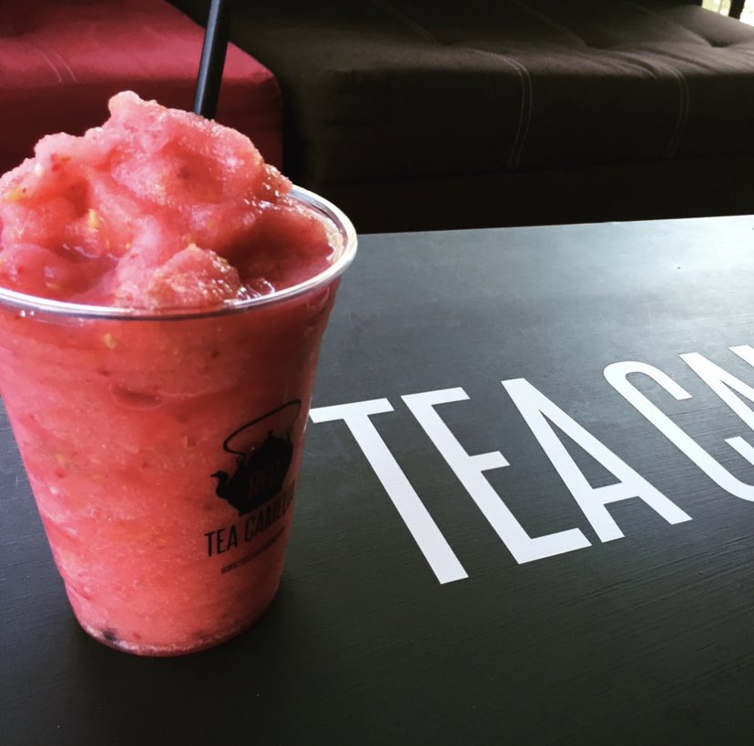 Vente por un frappé deli y te regalamos otro, si hoy es lunes de 2x1! Te esperamos! 🤗

🛵 a domicilio por Rappi y UberEats 

#lunes2x1 #bebidasfrias #tealovers #lindasemana #redteacamelia