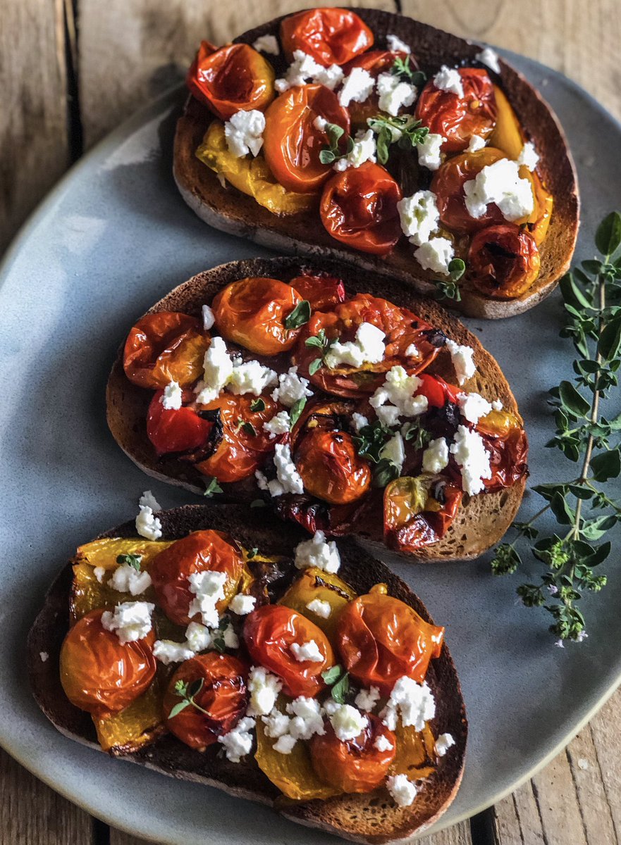 MishmushC's tweet photo. Quick dinner - oven baked tomatoes, bell peppers and harlic on roasted bread, on top goat cheese and oregano
https://t.co/W9RQE113NJ
#dinner #bakedtomatoes #roastedbread #food #foodblog #foodbloggers #RecipeOfTheDay #recipes https://t.co/giWmHVXjNY