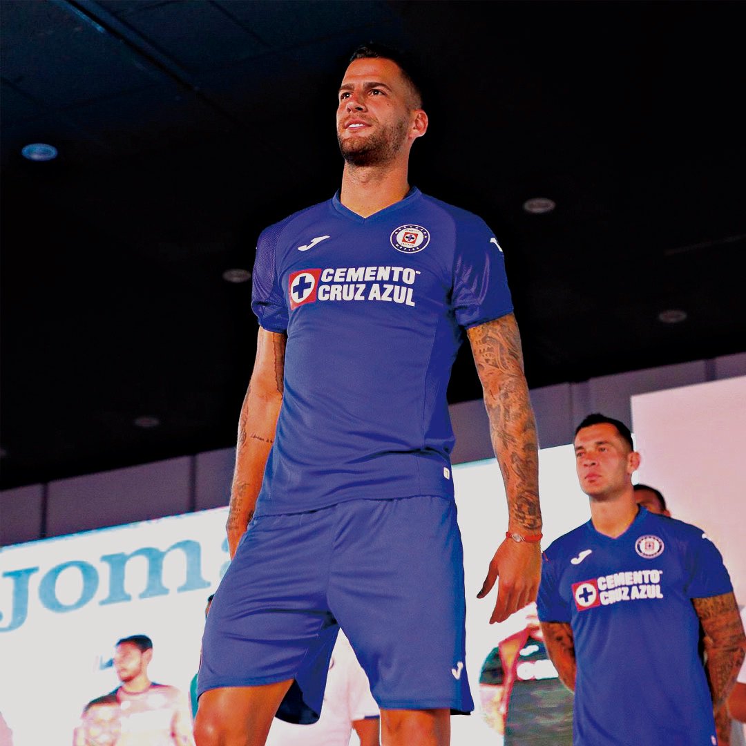 MentaPro's tweet photo. Presentación de indumentaria celeste para el Apertura 2019 @Cruz_Azul_FC #CruzAzul #CruzAzulfc #CAFC https://t.co/4OCCd2QoEy
