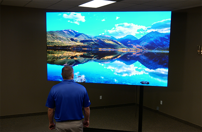 SamsungBizLED's tweet image. Our all-new portable LED display dazzles audiences anywhere &amp;amp; everywhere. Check out our blog post on the Ascent Display: ow.ly/34ua50vlLEt
#digitalsignage #LEDdisplay #PortableLED @Samsung