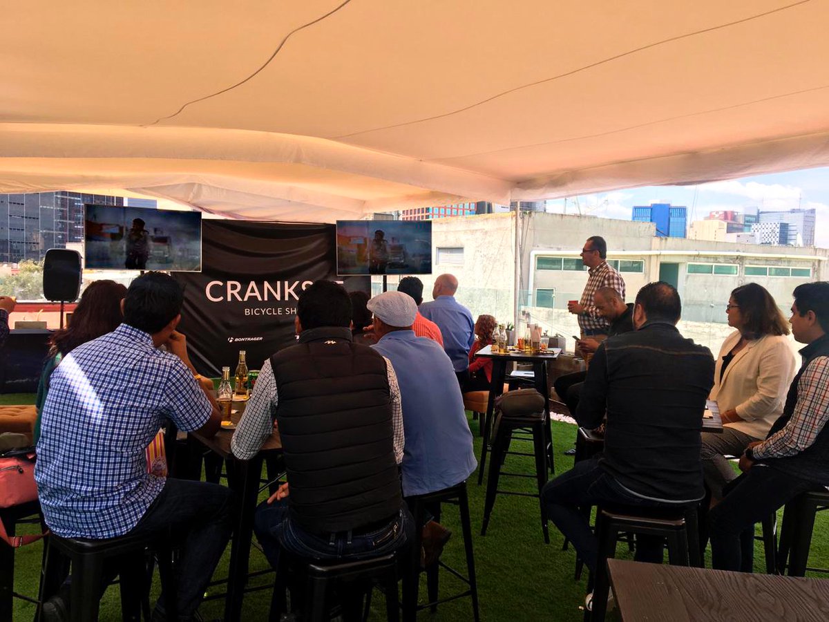 MentaPro's tweet photo. Cocktail de inauguración para Crankset Bicycle Shop con @WeCrankset #bikelife #trek #trekbicyles https://t.co/aY5AB5Neo7