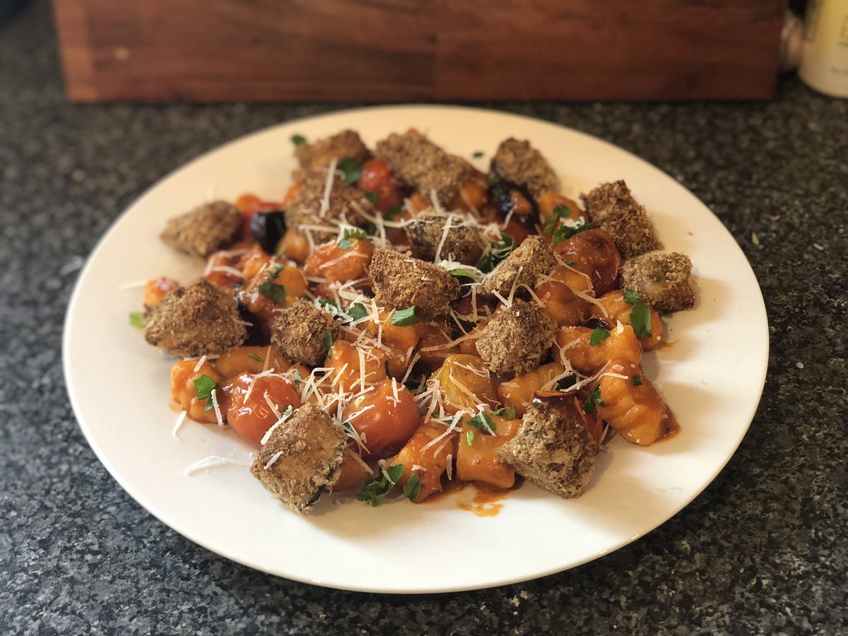 FrancescaGirl2's tweet image. Hey @sortedfood I was feeling inspired by your latest book Hero Veg so I made sweet potato gnocchi in a spicy pepper sauce, with roasted cherry tomatoes, and baked aubergine bites! it was actually so good I can’t stop eating it #SortedClub #HeroVeg