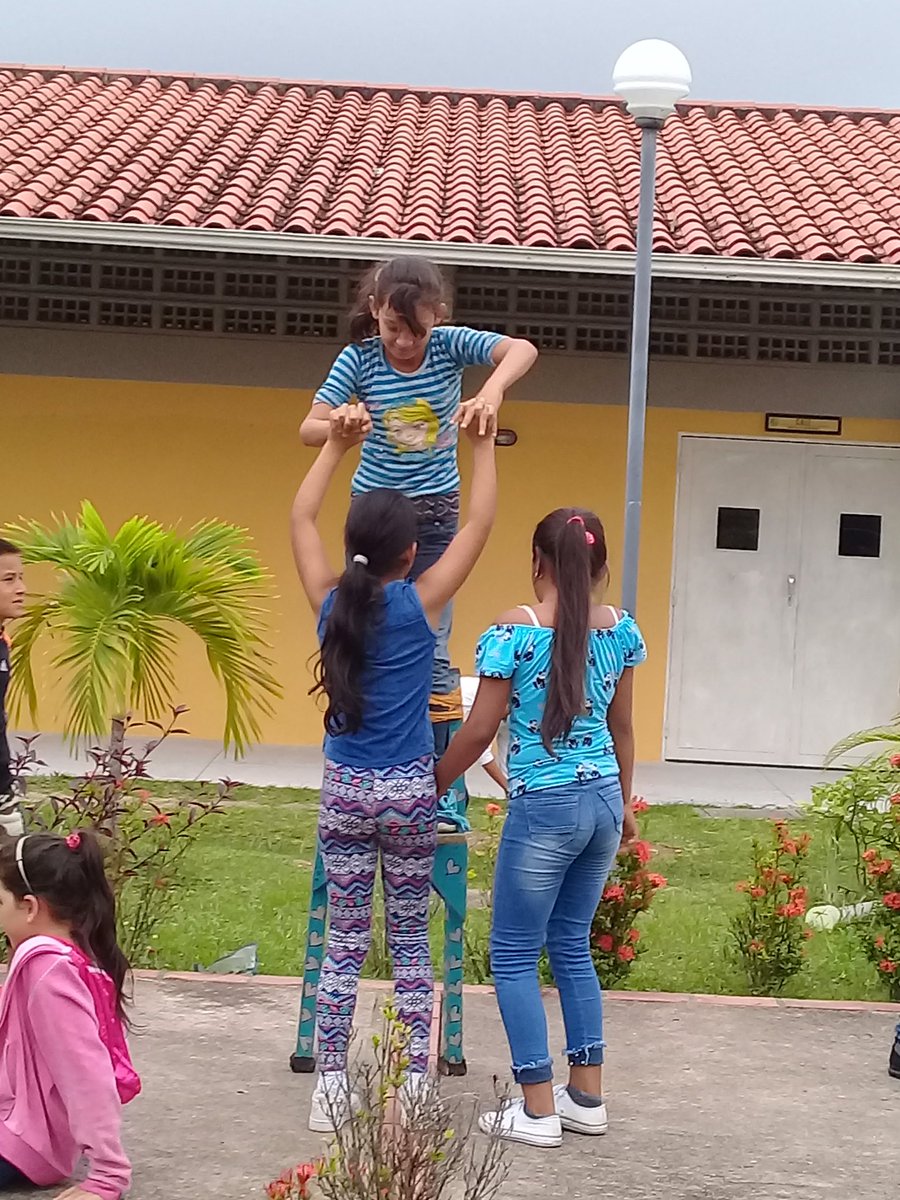 LICEOFREDDYWILS's tweet photo. Nuestros PREPARADORES en arte activos 100% en agosto escuelas abiertas por la paz @charlychaves @clbtachira @fernandezftach @supervisionZET1 @CDPculturatach @divmediagralzet @ORLANDOG70 @Crazet2011 @MPPEDUCACION https://t.co/PCS9gsOUbk