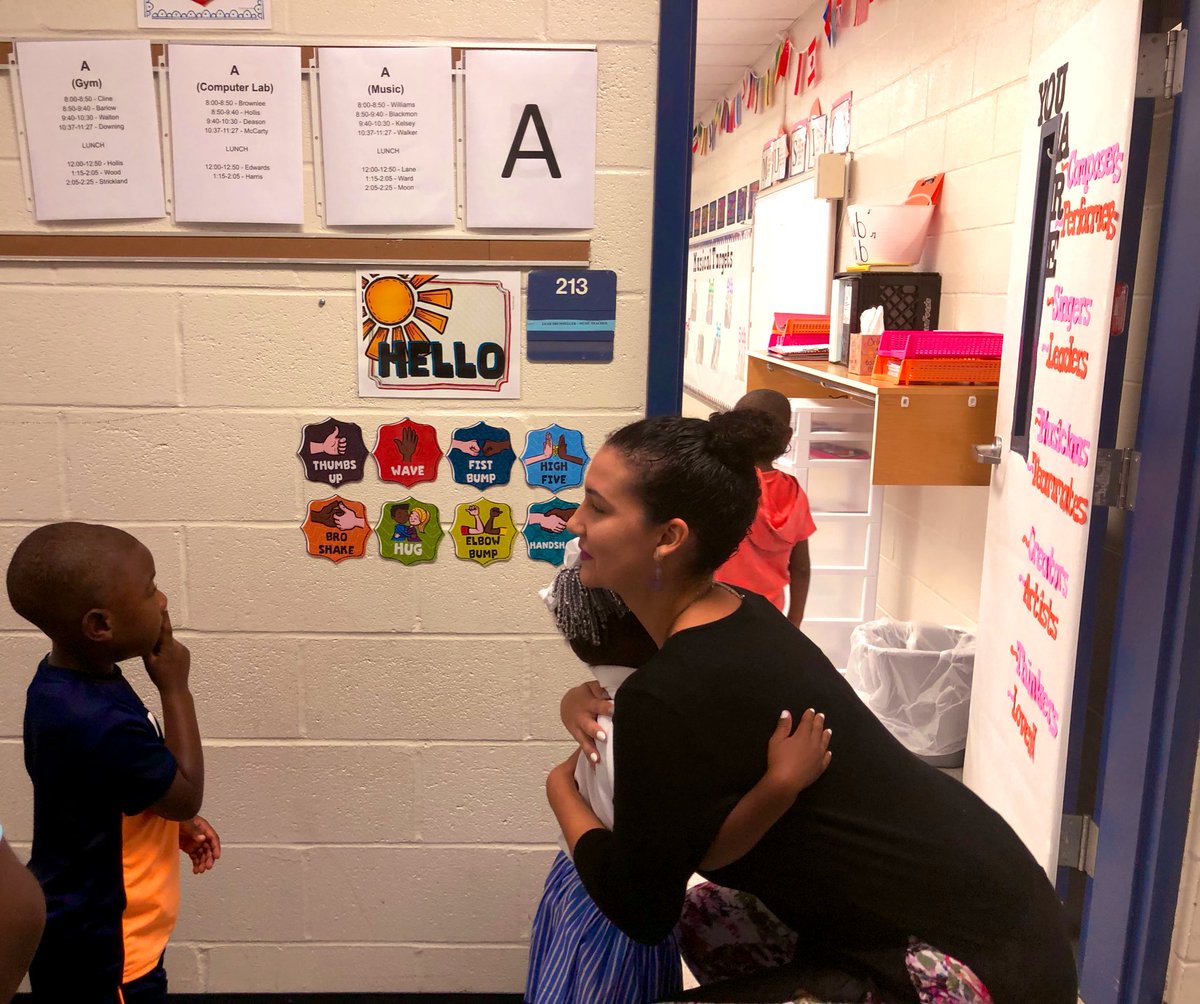 GriffinSpalding's tweet photo. How would you like to be greeted by @AnneStreetES teacher Ms. Drumheller today? Elbow bump, hug, the choice is yours! ❤️#ExcellenceWithRoyalty #GSCSFirstDay https://t.co/06b83uDwdk