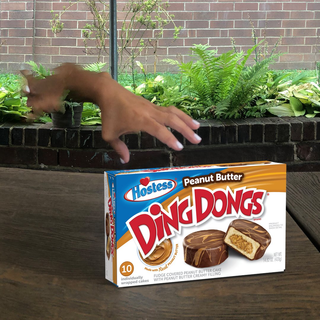 Hostess_Snacks's tweet photo. Reaching for my f-f-f-f-f-avorite snack. #PanoramicFail #Chocolate https://t.co/dT01TQqMJF
