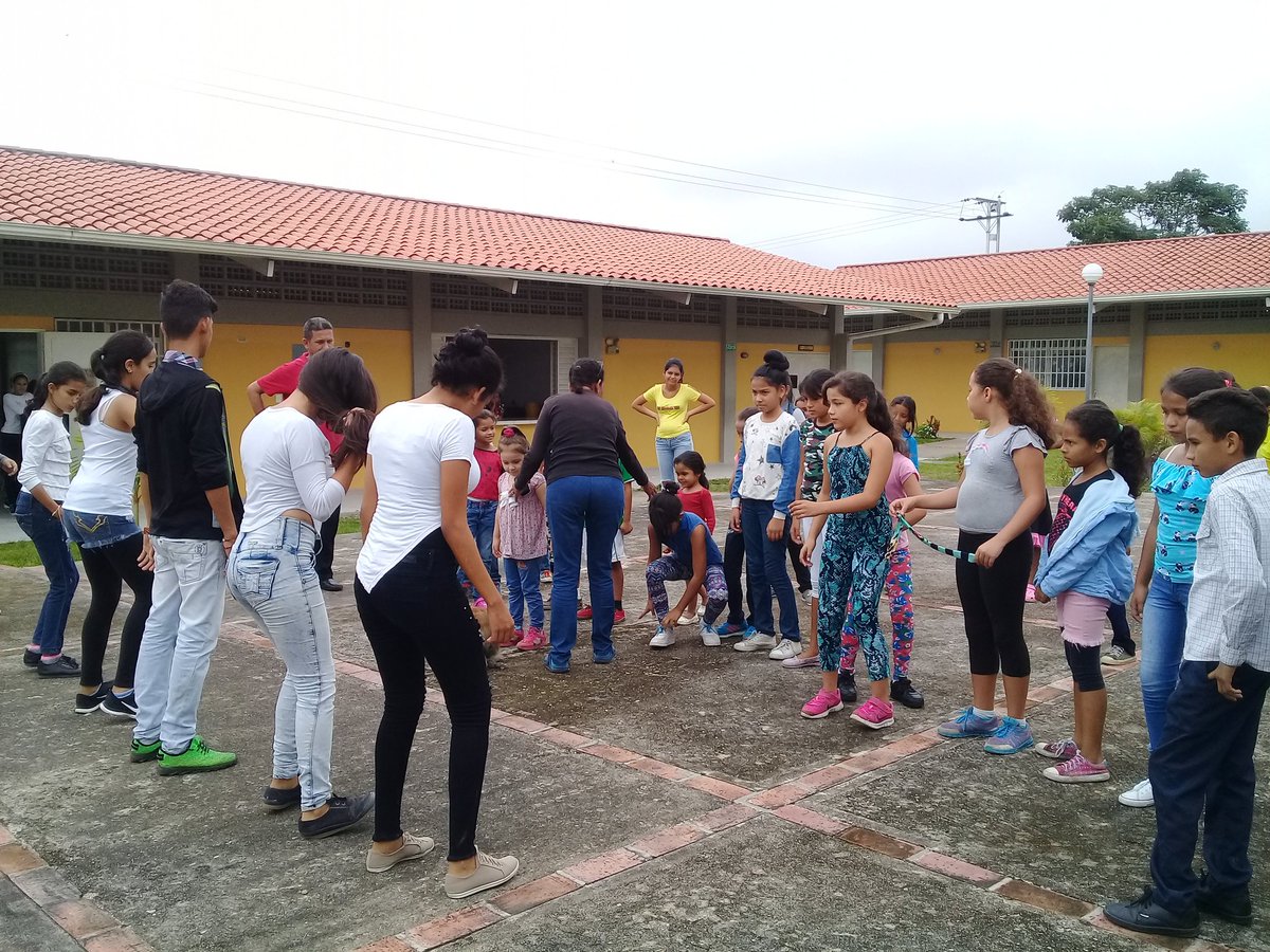 LICEOFREDDYWILS's tweet photo. Juegos, aprendizajes, compartir, amor,  respeto y sana convivencia se fortalecen gracias al plan agosto escuelas abiertas por la paz @charlychaves @fernandezftach @supervisionZET1 @CDPculturatach @franciscocascio @clbtachira @Crazet2011 @MPPEDUCACION https://t.co/B0841FYl3Z