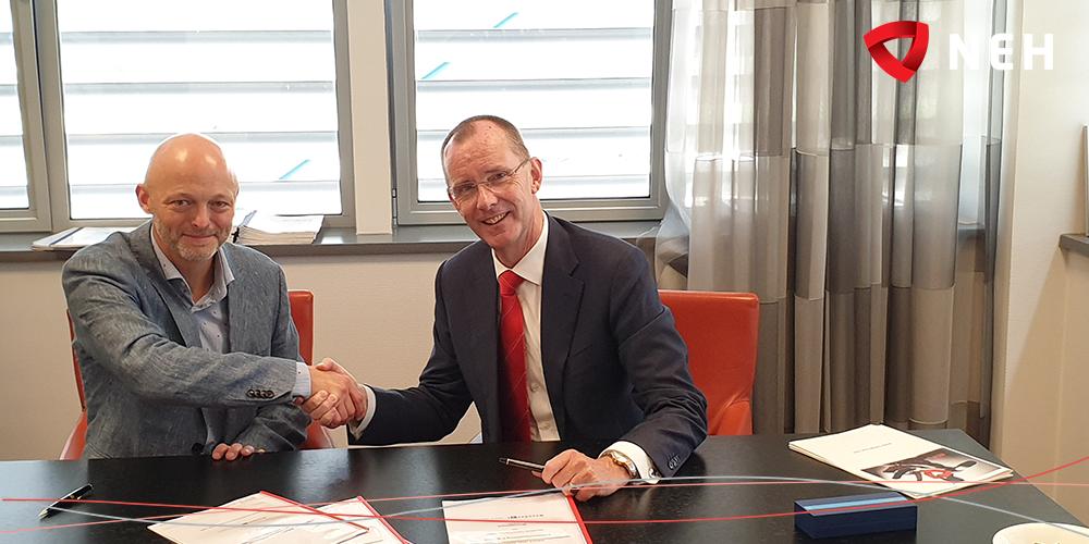 NEHGROUP's tweet photo. Wij mogen het contract van @WoonGenoot verlengen. Directeur-bestuurder @KvKampen: “Wanneer ik de #servicedesk bel, dan word ik écht geholpen.” Lees verder: https://t.co/2nlPQDRy2x #trots #samenwerking #woningcorporatie https://t.co/94p59wFic0
