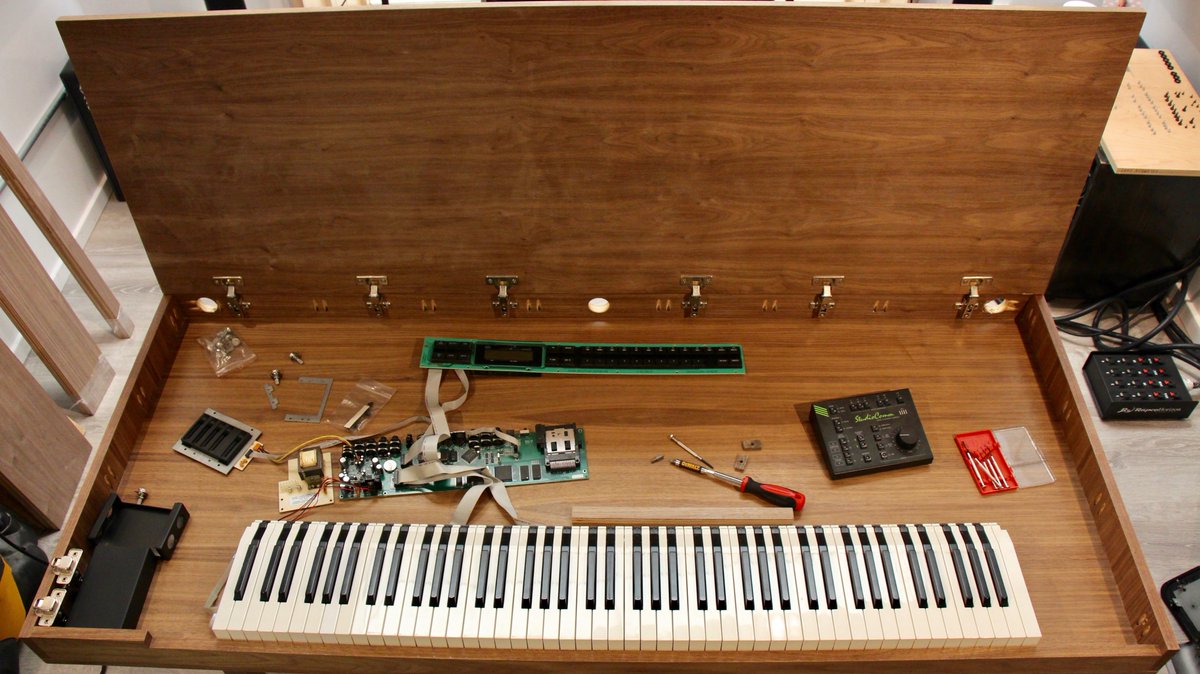 christophertin's tweet photo. ๐นBuilding a new custom desk for the studio! (go on my Instagram page and Insta stories for a behind-the-scenes look at the process)
#tinworks #studioconstruction #composerdesk https://t.co/ZCVfPi0f59