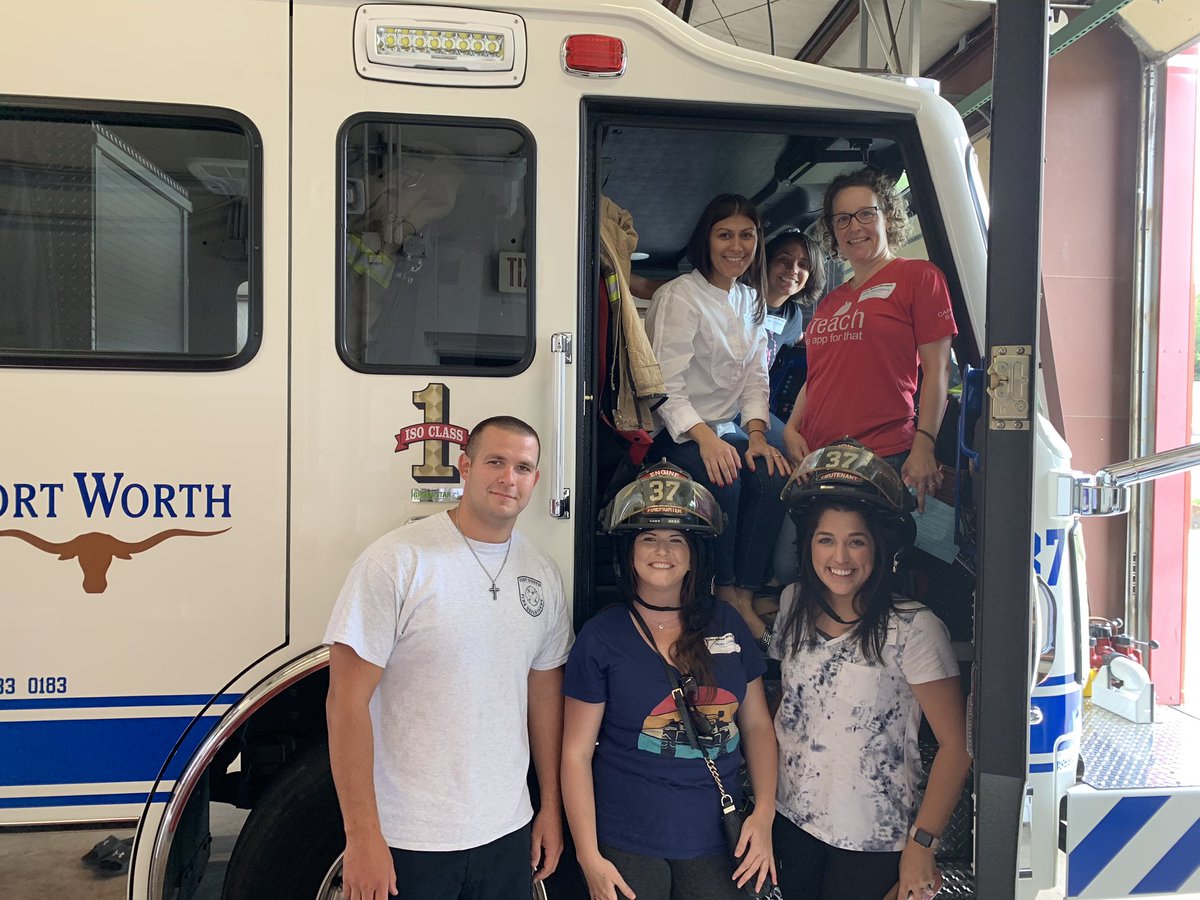 MrsMacias3's tweet photo. We are thankful for our first responders and their dedication to our community! #JustKeepClimbing #CESleads #CelebrateKISD #cesolympus @CaprockES https://t.co/JU7mPTKTAq