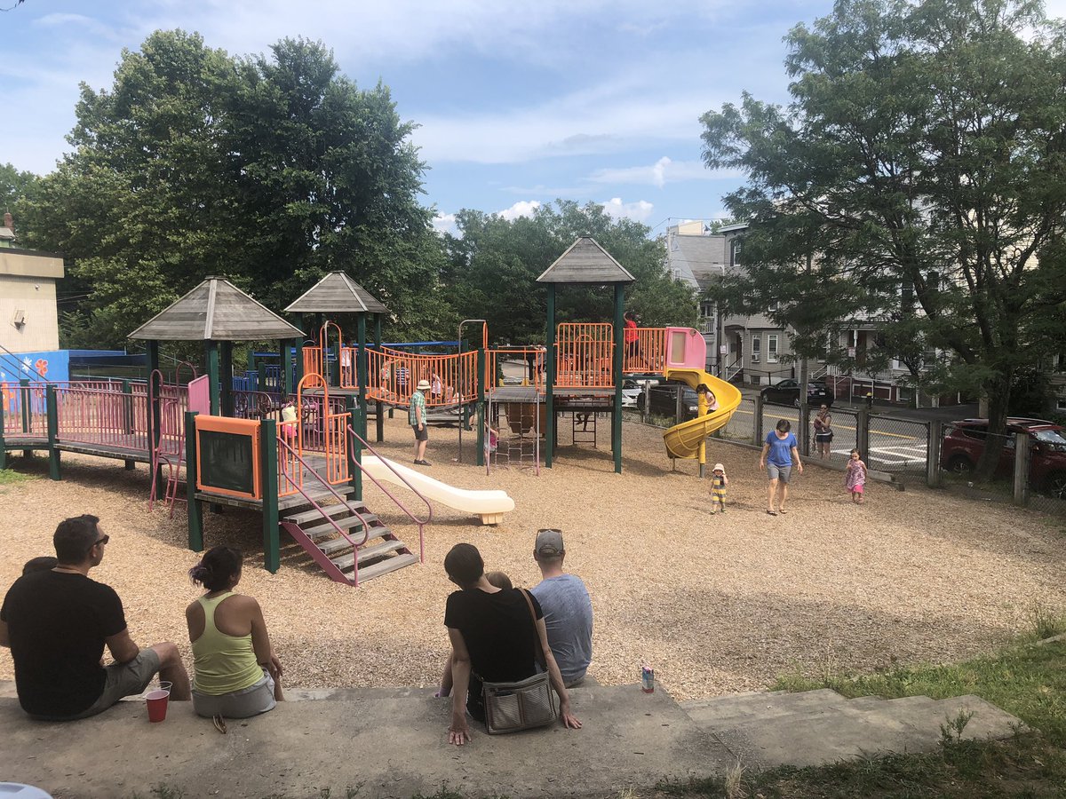 Thanks to the families who were able to make it out to Parent Council’s Welcome Event last weekend.  See everyone in September!