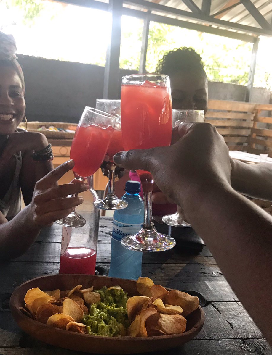 kreyativ's tweet photo. A special THANK YOU goes out to @ayitieritaj who provided the drinks! The ladies loved it! So happy you supported the Workshop and the movement kreyativ have been promoting
#Workshop #Atelier #MareTèt #GoodVibes #Drinks #Kreyativ #AyitiEritaj #Headwraps #ItsAlwaysAGoodWrapDay https://t.co/14g8grc1V3