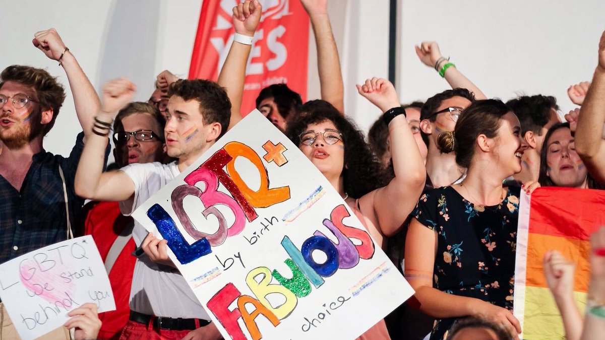 JeunesSoc35's tweet photo. #YESSummerCamp2019 • Албена 🇧🇬☀️
Une semaine de formations et d’ateliers sur le féminisme, la redistribution des richesses, l’écologie, l’accueil des migrants...
Avec plus de 600 jeunes socialistes de tous les pays nous avons travaillé ensemble pour une Europe plus juste 🌹🇪🇺 https://t.co/tAyBmV0gIe