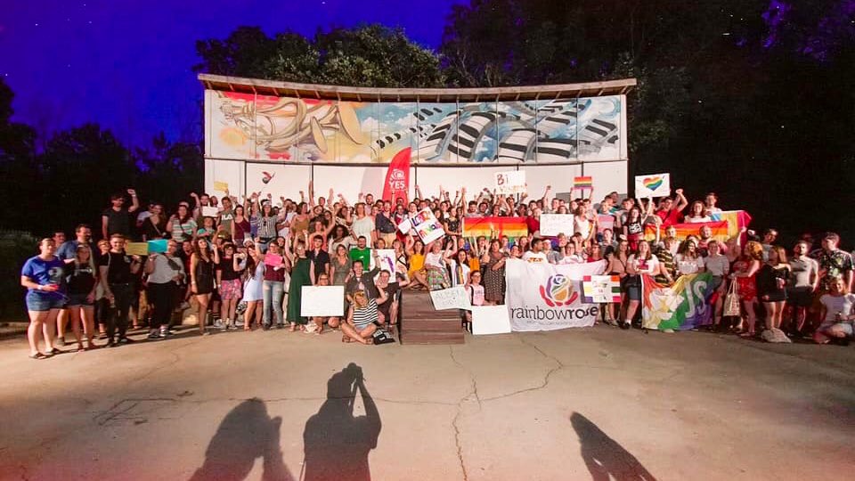 JeunesSoc35's tweet photo. #YESSummerCamp2019 • Албена 🇧🇬☀️
Une semaine de formations et d’ateliers sur le féminisme, la redistribution des richesses, l’écologie, l’accueil des migrants...
Avec plus de 600 jeunes socialistes de tous les pays nous avons travaillé ensemble pour une Europe plus juste 🌹🇪🇺 https://t.co/tAyBmV0gIe