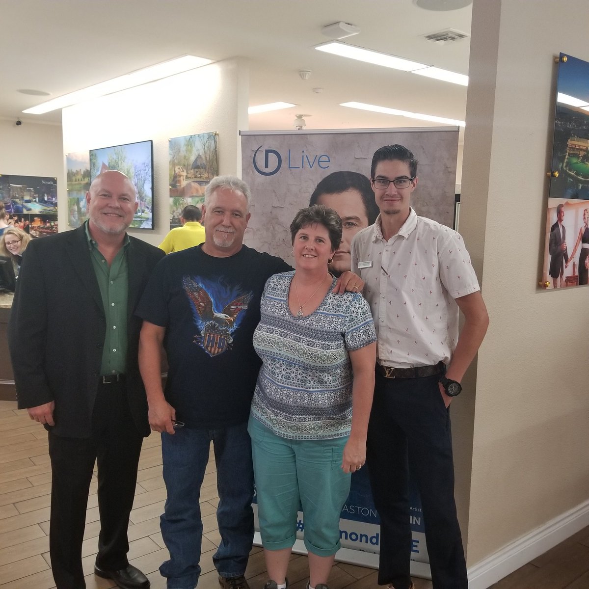 Stanton2_0's tweet photo. Some brand new #DiamondResorts members excited about the @eastoncorbin event tonight!  #WhyAreYouNotHere #DiamondLIVE #Missour1 https://t.co/96299SzmvD