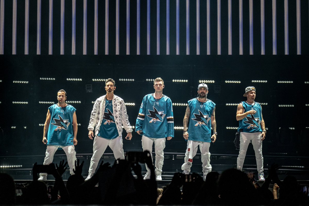 nickcarter's tweet photo. Nothin but love for you San Jose #hugs #bsbsj #dnaworldtour https://t.co/ohAfrMognd
