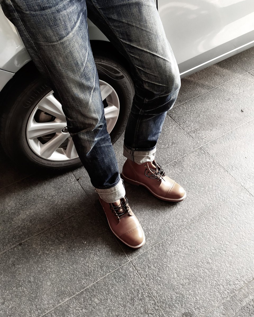 den·im

/ˈdenəm/

a sturdy cotton twill fabric, typically blue, used for jeans, overalls, and other clothing.

#KontenDiSekitarmu