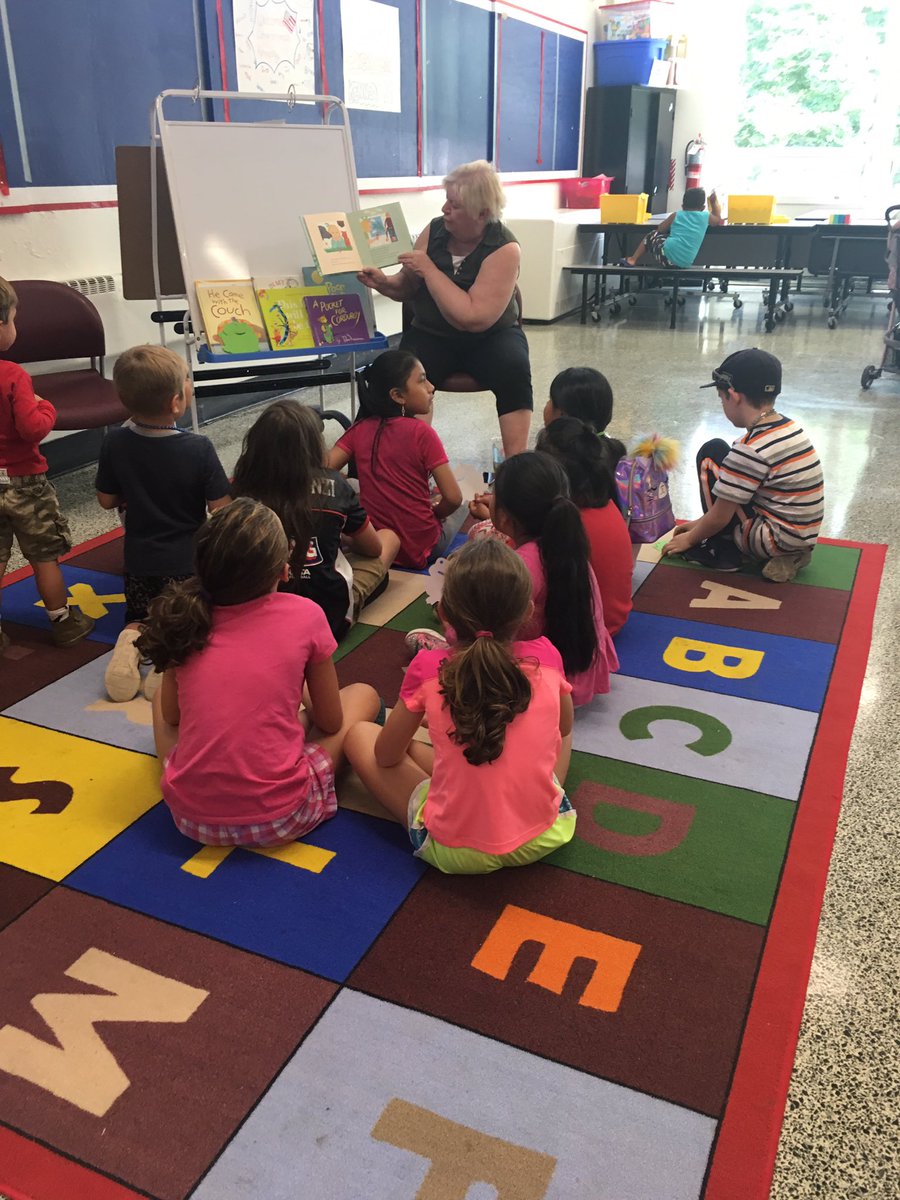ChristineBemis2's tweet photo. Hugs all around when your guest reader @KRScienceLady shares her love of all things Science &amp; gives Ss📚📚 to take home ❤️ ... Thank you for sharing your time, treasures &amp;talents with us today! #SummerLunchProgram 🍎 https://t.co/XJXLsaMsyG