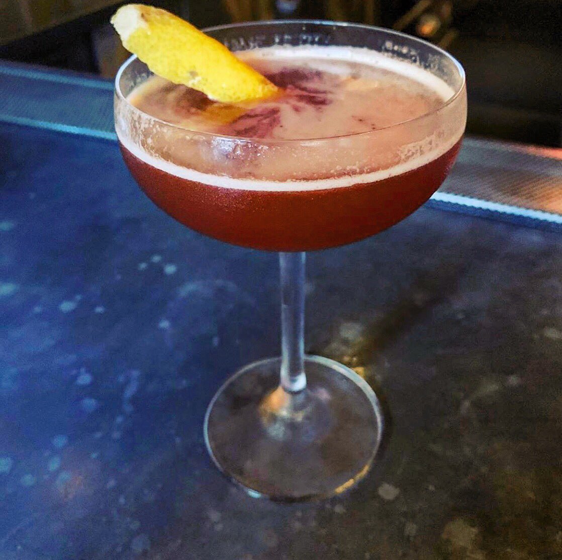 sekendsun's tweet photo. sip on all night happy hour and stick around for trivia with @GeeksWhoDrinkNY at 7pm! 📸 eat_drink_nyc https://t.co/2ttjuvZpMT