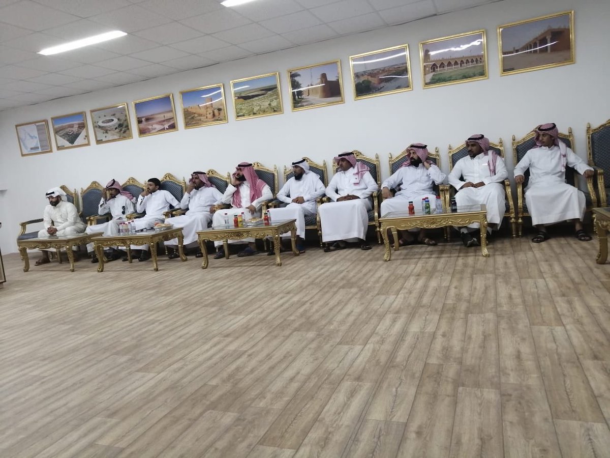 📌| #التضامن 💛💚

عُقِد بمقر #نادي_التضامن مساء اليوم الإثنين إجتماعاً بين رؤساء فرق حواري محافظة #رفحاء وماجاورها مع رئيس نادي #التضامن الأستاذ وطبان بن فاضل التمياط.
ولخّص الاجتماع الى تكوين علاقة متينة ومترابطة بين النادي وفرق الحواري بما يخدم مصالح النادي ورياضة المحافظة