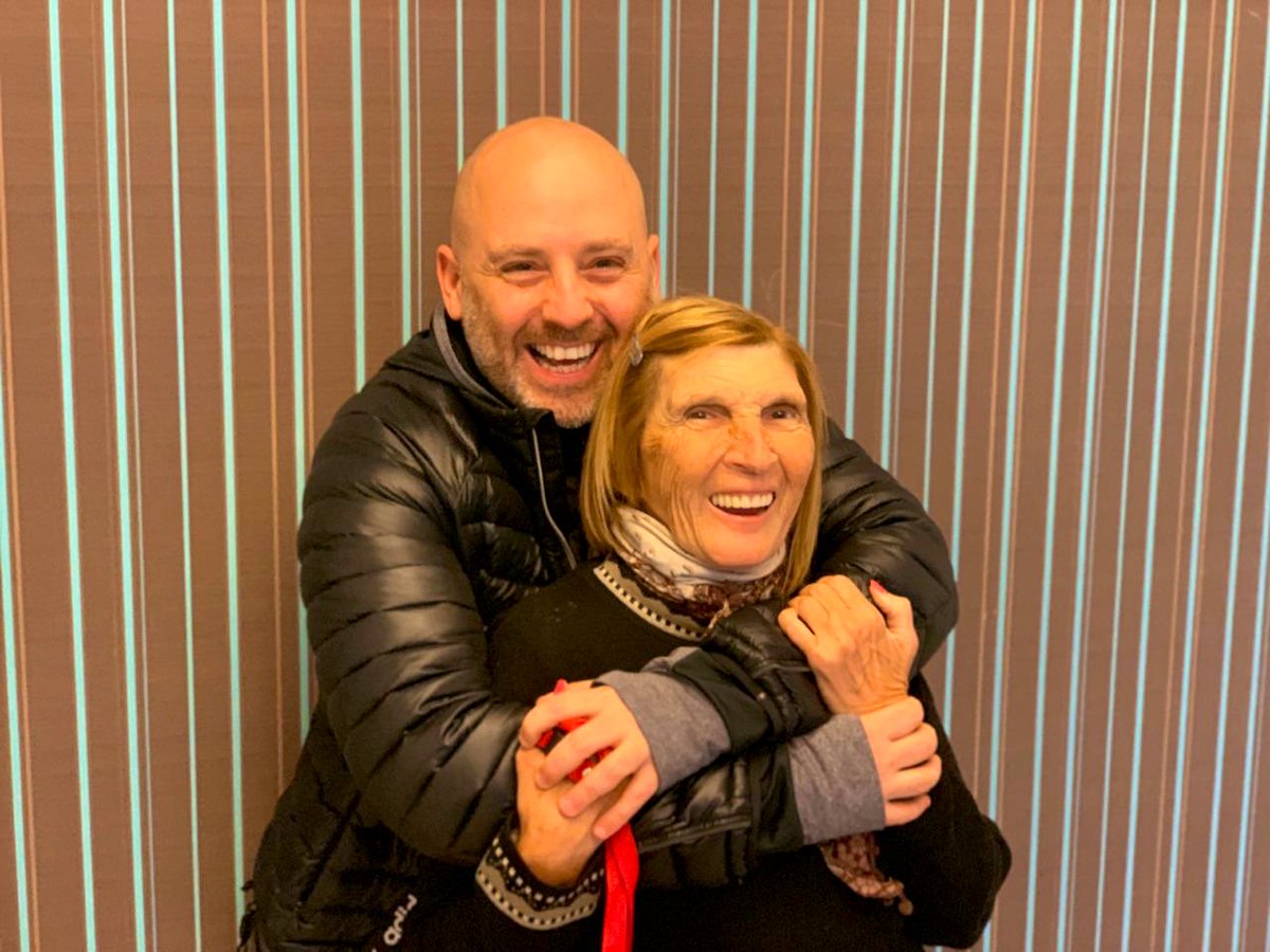 Jose Maria Muscari on Twitter: "Cada vez que la veo a mi mamá , me mete plata en el bolsillo de prepo, me dice : “para que te compres una coca cola,