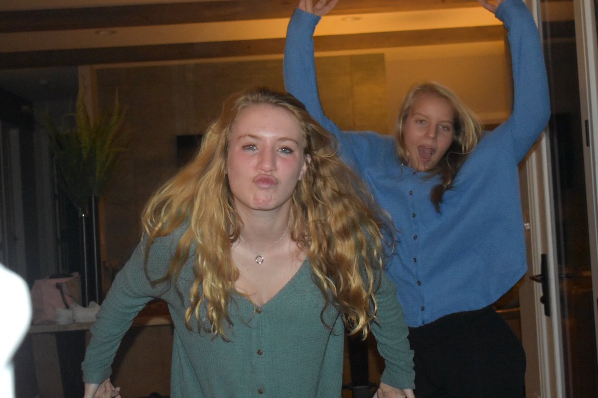 gracelin52's tweet photo. Happy birthday besstie @BessMosier I’m kinda glad u moved here, love you have the best day💕💕 https://t.co/K8zaCj8u29