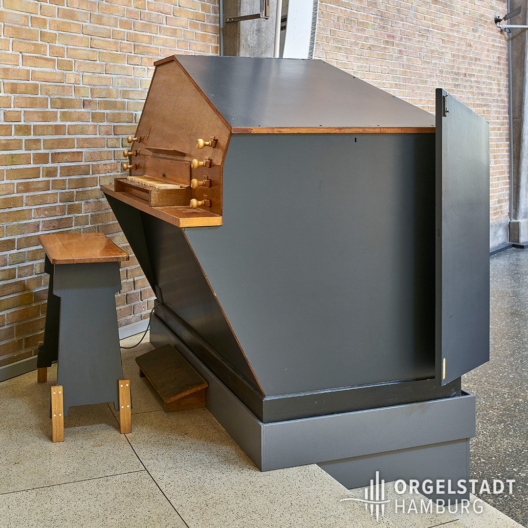 orgelstadthh's tweet photo. Orgel (2) in der Dreifaltigkeitskirche (Hamm):
Erbauer:  Kemper
Baujahr:  1957
Registeranzahl: 4
Werke:  1 Manual
 
https://t.co/bfMukA0OX5
Foto: Alexander Voss   

#orgel #orgeljahr #hamburg #orgue #organe #organ #orgelmusik #organist #орган #органистка #hamm #hamburghamm https://t.co/GGYUDUkloD