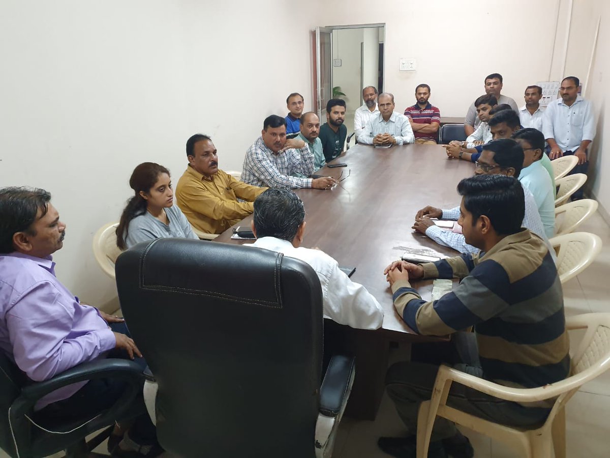 પૂર્ણાં નદીમાં પૂરની સ્થિતિને ધ્યાને લેતા  નવસારી જિલ્લાના સંબંધિત અધિકારીઓ સાથે રાત્રે ૧૨.૧૫ કલાકે ઇમર્જન્સી ઓપરેશન સેન્ટર ખાતે સમીક્ષા બેઠક.<a href="/pkumarias/">Pankaj Kumar</a> <a href="/CMOGuj/">CMO Gujarat</a> <a href="/InfoGujarat/">Gujarat Information</a> @GSDMA_Gujarat