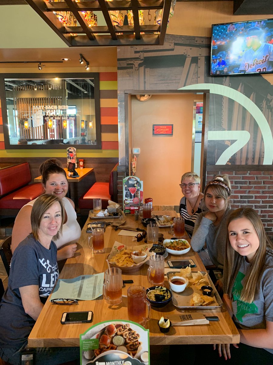 layniegurl's tweet photo. #ceseverest
Sharpening the saw with our new core value team!
#JustKeepClimbing #CESleads #CelebrateKISD@KellerISD  @CaprockES https://t.co/gHkS7qmKkE
