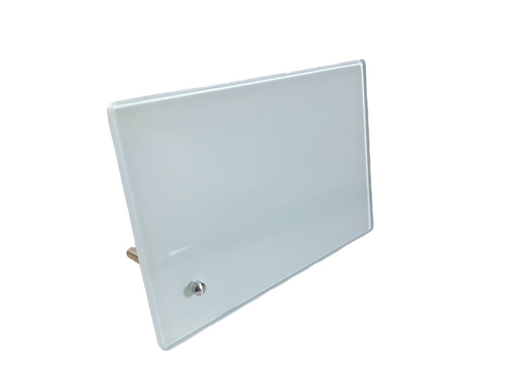 photesque's tweet image. Your photos onto a glass frame? No problem! Our demo’s are currently being made for you to see.