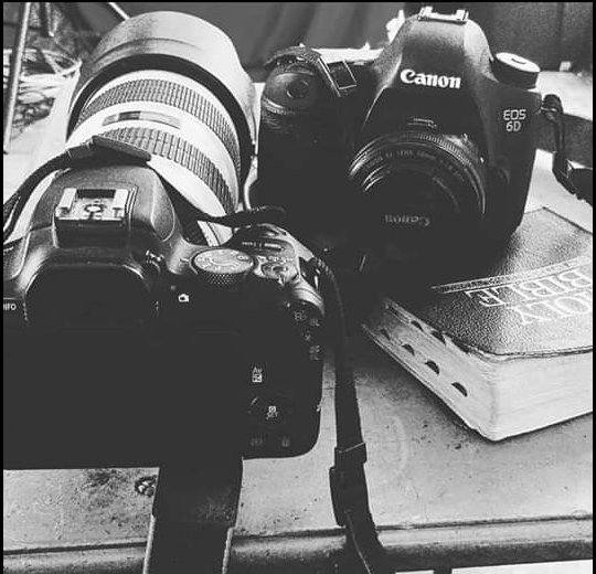 SashaSurr's tweet photo. @Famez_vv @ShadayaTawona @Alex_Houseof308 @_valkiing @volqx Um a photographer https://t.co/OSkmCRVxzE