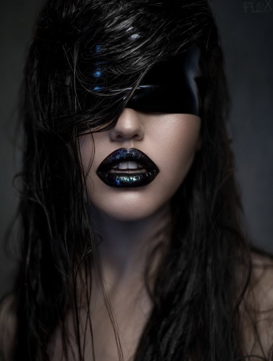 DeannGoss's tweet photo. #๐ฒ๐๐๐๐๐๐ท๐๐๐ โ ๏ธ #GothicLove #flexdreams https://t.co/AzONHztwtI