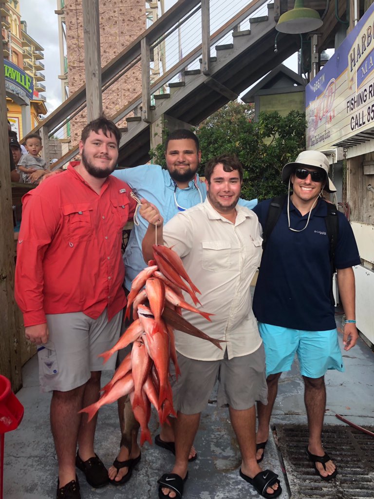 Bigtxtuna's tweet photo. Dinner time in Destin! https://t.co/pcsLgWvdpT