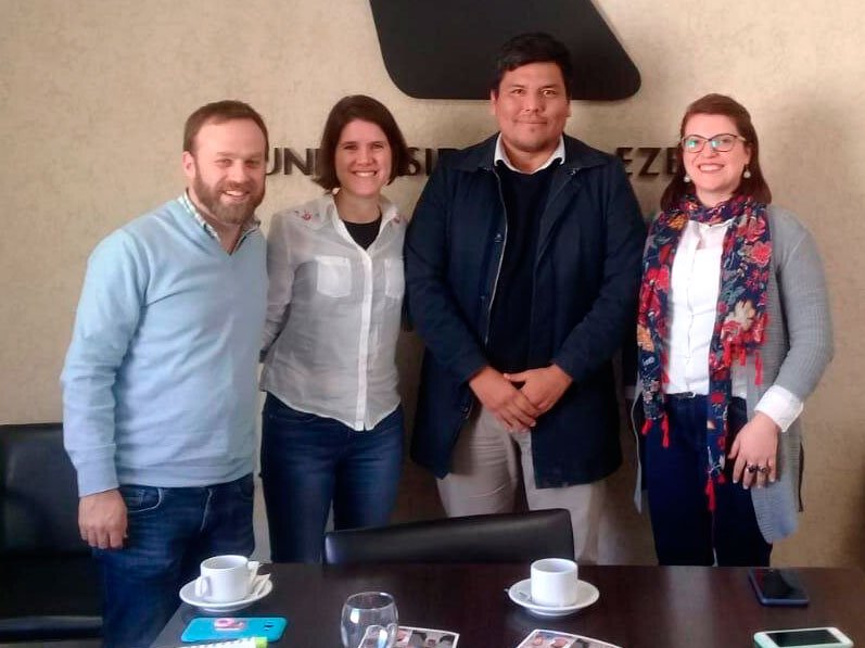 FundacionPROEM's tweet photo. CONSTRUIMOS NUEVAS ALIANZAS 🤝
La semana pasada participamos de un encuentro con referentes de la Universidad Provincial de Ezeiza. Durante la reunión analizamos acciones y líneas de trabajo conjunto ¡Fortalecemos las alianzas con instituciones para crear más trabajo! https://t.co/oSR2z4RPxs