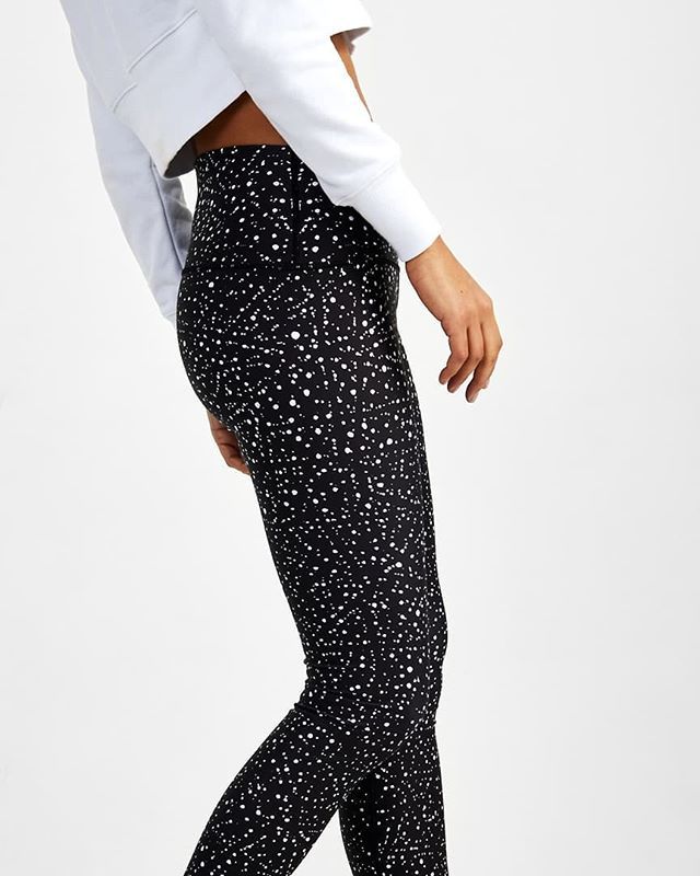 💕 Restock of our most popular product.

Knockout Contour Leggings styled with our Half-Time Cropped Hoodie.
.
.
.
.
.
.
.
#gymversus #shapeyourfuture #activewear #athleisure #luxe #sportswear #sport #fashion #monochrome #london #health #fitness #fit … ift.tt/2KoKL0Q